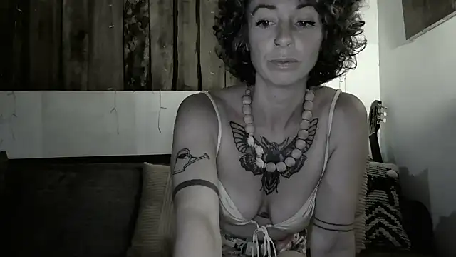 Stripchat Sex Cam for trixxxy_rose