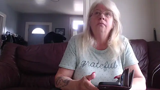 Stripchat Sex Cam for canadiancougar1965