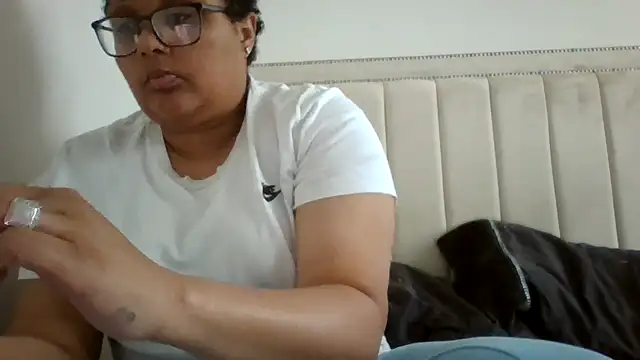 Stripchat Sex Cam for vanilla_chocolate23