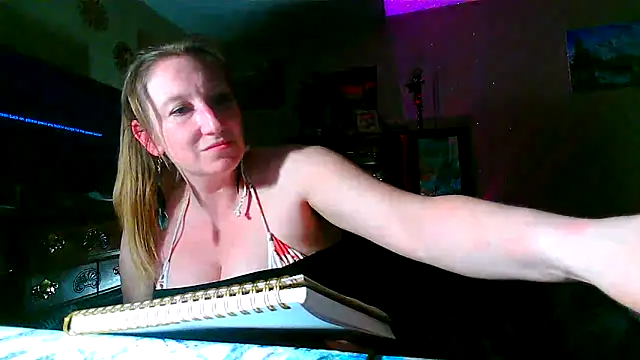 Stripchat Sex Cam for lilyhornyhousewife
