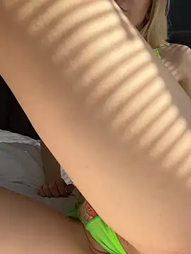 Stripchat Sex Cam for Feral_berry_8133