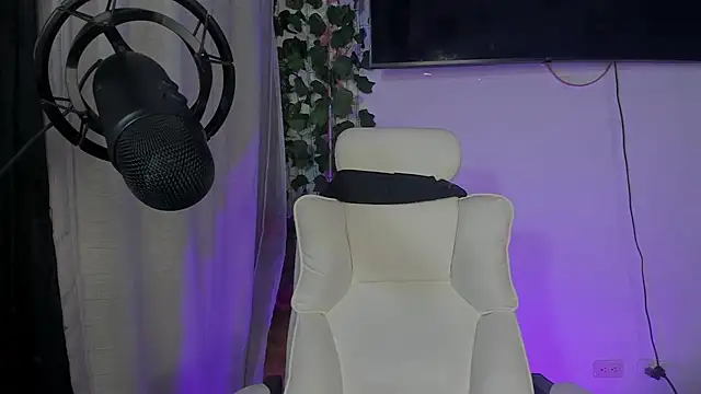 Stripchat Sex Cam for rouss_ari