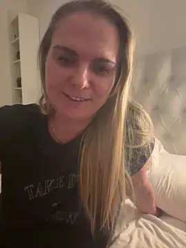 Stripchat Sex Cam for Davina_MILF40