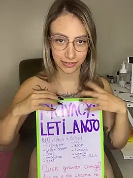 Stripchat Sex Cam for Loira_strip