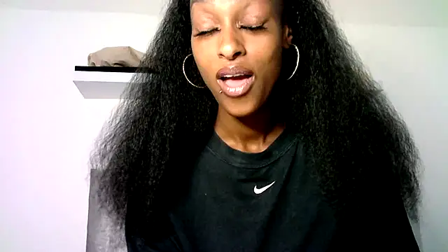 Stripchat Sex Cam for Hazel_Dollxx